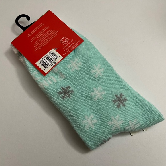 NWT Winter-themed Funky Socks with a Penguin and Snowflake Design - Picture 2 of 5